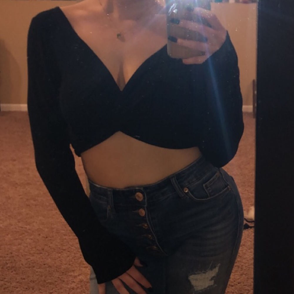 3️⃣FOR2️⃣5️⃣💲‼️Black Lowneck crop top